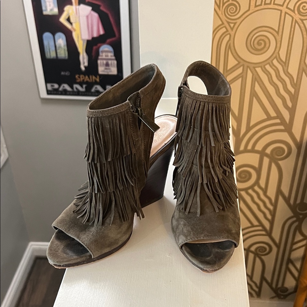 Vince Camuto Olive Suede Fringe Open-Toe Heels Sz 7
